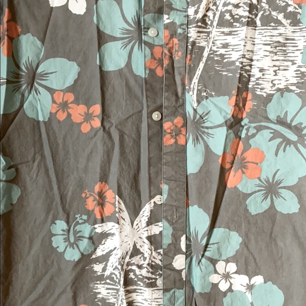 Local Motion Tropical button down - Picture 2 of 3